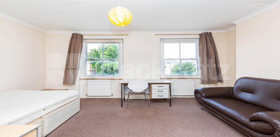 			NEWLY REFURDISHED 2/3 BED N CAMDEN!, 3 Bedroom, 1 bath, 1 reception Flat			 Royal College Street, CAMDEN